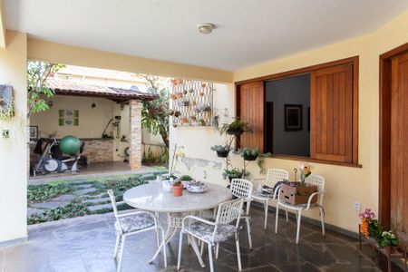 Casa à venda com 360m², 4 quartos e 2 vagasVaranda