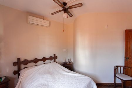 Casa à venda com 360m², 4 quartos e 2 vagasSuíte