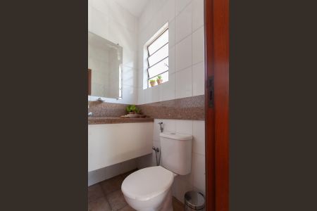 Casa à venda com 360m², 4 quartos e 2 vagasEdícula - Lavabo