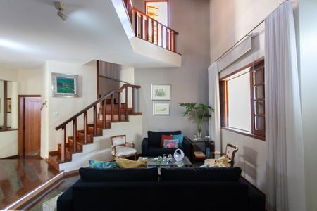 Sala 1 de casa à venda com 4 quartos, 360m² em Itapoã, Belo Horizonte