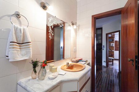 Casa à venda com 360m², 4 quartos e 2 vagasBanheiro social