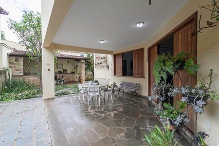 Casa à venda com 360m², 4 quartos e 2 vagasQuintal