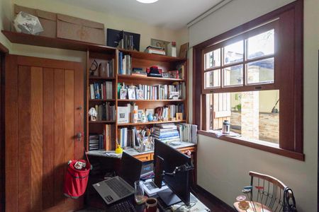 Casa à venda com 360m², 4 quartos e 2 vagasEscritório