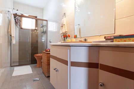 Casa à venda com 360m², 4 quartos e 2 vagasBanheiro social