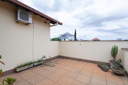 Casa à venda com 360m², 4 quartos e 2 vagasVaranda da sala 3