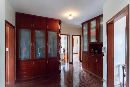 Casa à venda com 360m², 4 quartos e 2 vagasCorredor