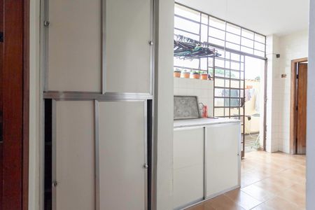 Casa à venda com 360m², 4 quartos e 2 vagasÁrea de serviço