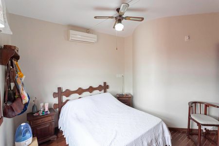 Casa à venda com 360m², 4 quartos e 2 vagasSuíte