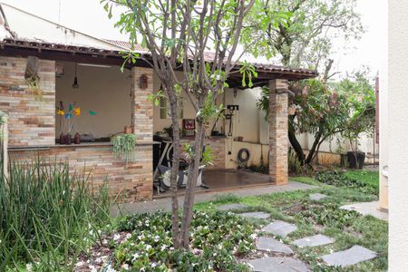 Casa à venda com 360m², 4 quartos e 2 vagasQuintal