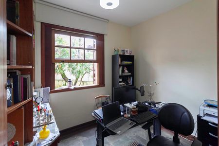 Casa à venda com 360m², 4 quartos e 2 vagasEscritório