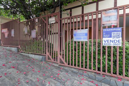 Casa à venda com 360m², 4 quartos e 2 vagasFachada