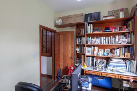 Casa à venda com 360m², 4 quartos e 2 vagasEscritório