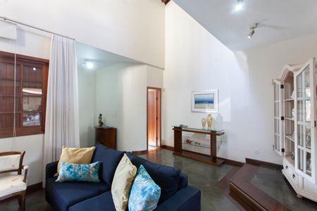 Casa à venda com 360m², 4 quartos e 2 vagasSala 1