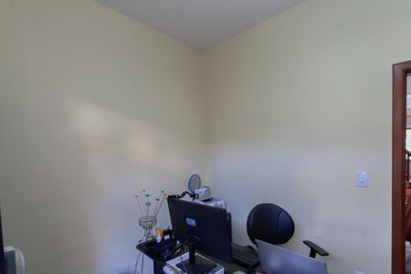 Casa à venda com 360m², 4 quartos e 2 vagasEscritório