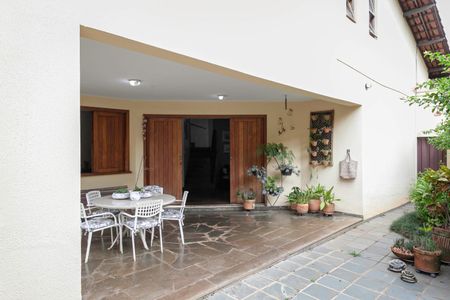 Casa à venda com 360m², 4 quartos e 2 vagasQuintal