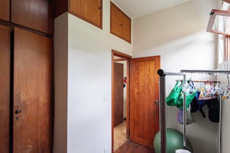 Casa à venda com 360m², 4 quartos e 2 vagasQuarto de serviço