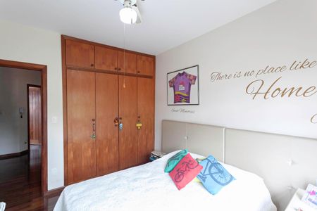 Casa à venda com 360m², 4 quartos e 2 vagasQuarto 2