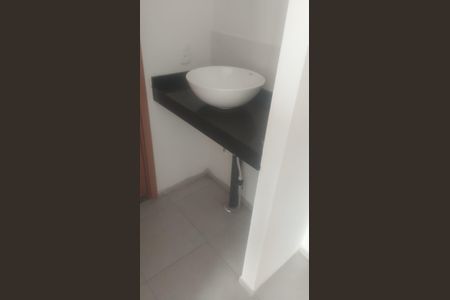 Banheiro de apartamento para alugar com 2 quartos, 38m² em Lapa, São Paulo