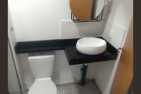 Banheiro de apartamento para alugar com 2 quartos, 38m² em Lapa, São Paulo