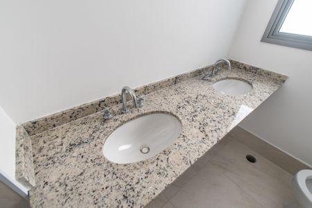 Apartamento à venda com 131m², 3 quartos e 2 vagasBanheiro da suíte 3