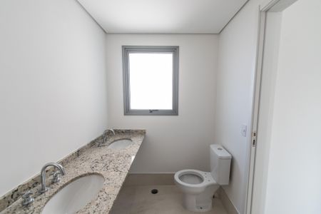 Apartamento à venda com 131m², 3 quartos e 2 vagasBanheiro da suíte 3