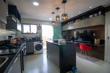 Apartamento para alugar com 400m², 3 quartos e 2 vagas Apartamento para alugar com 400m², 3 quartos e 2 vagasCozinha e Área de Serviço