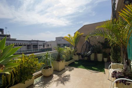 Apartamento para alugar com 400m², 3 quartos e 2 vagas Apartamento para alugar com 400m², 3 quartos e 2 vagasVaranda