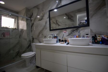 Apartamento para alugar com 400m², 3 quartos e 2 vagas Apartamento para alugar com 400m², 3 quartos e 2 vagasBanheiro da Suíte 1
