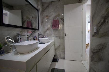 Apartamento para alugar com 400m², 3 quartos e 2 vagas Apartamento para alugar com 400m², 3 quartos e 2 vagasBanheiro da Suíte 1