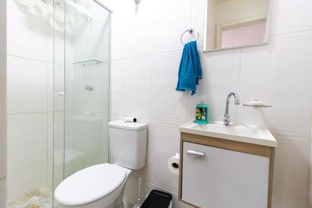 Banheiro Social de kitnet/studio para alugar com 1 quarto, 35m² em Centro, Curitiba