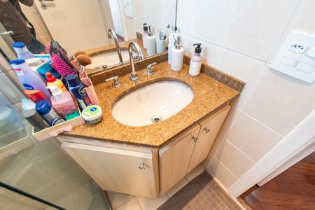 Apartamento para alugar com 57m², 2 quartos e 1 vaga Apartamento para alugar com 57m², 2 quartos e 1 vagaBanheiro da suíte