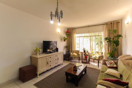 Sala de casa à venda com 2 quartos, 140m² em Vila Bertioga, São Paulo