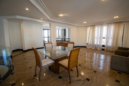 Apartamento para alugar com 550m², 5 quartos e 5 vagas Apartamento para alugar com 550m², 5 quartos e 5 vagasÁrea comum