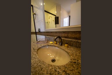 Apartamento para alugar com 550m², 5 quartos e 5 vagas Apartamento para alugar com 550m², 5 quartos e 5 vagasBanheiro da Suíte 1