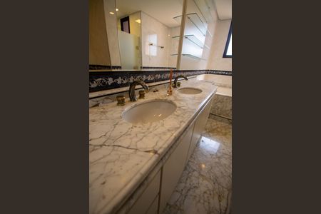 Apartamento para alugar com 550m², 5 quartos e 5 vagas Apartamento para alugar com 550m², 5 quartos e 5 vagasBanheiro da Suíte 4