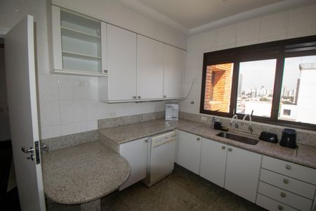 Apartamento para alugar com 550m², 5 quartos e 5 vagas Apartamento para alugar com 550m², 5 quartos e 5 vagasCozinha