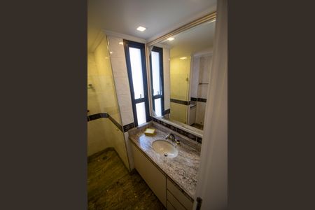 Apartamento para alugar com 550m², 5 quartos e 5 vagas Apartamento para alugar com 550m², 5 quartos e 5 vagasBanheiro da Suíte 2