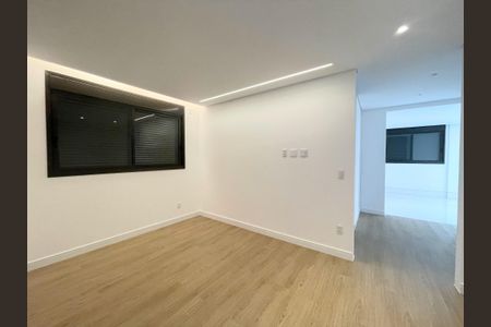 Apartamento à venda com 220m², 3 quartos e 3 vagasSuíte 2