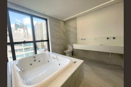 Apartamento à venda com 220m², 3 quartos e 3 vagasBanheiro da Suíte 3