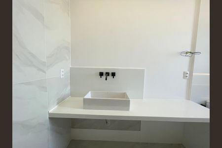 Apartamento à venda com 220m², 3 quartos e 3 vagasBanheiro suíte 2