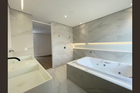 Apartamento à venda com 220m², 3 quartos e 3 vagasBanheiro da Suíte 3