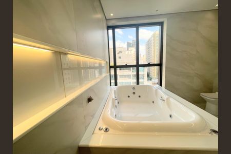 Apartamento à venda com 220m², 3 quartos e 3 vagasBanheiro da Suíte 3