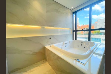 Apartamento à venda com 220m², 3 quartos e 3 vagasBanheiro da Suíte 3