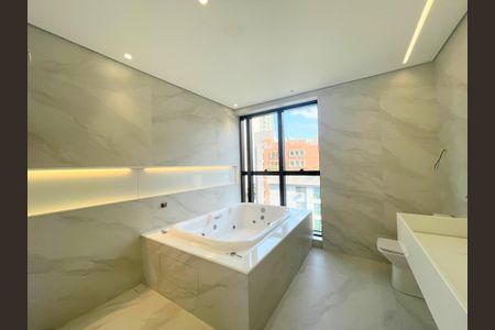 Apartamento à venda com 220m², 3 quartos e 3 vagasBanheiro da Suíte 3