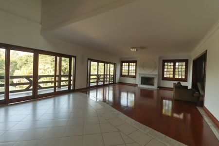 Casa de condomínio para alugar com 1200m², 6 quartos e 10 vagasSala