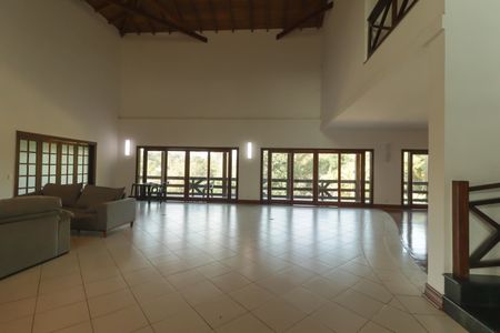 Casa de condomínio para alugar com 1200m², 6 quartos e 10 vagasSala