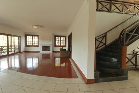 Casa de condomínio para alugar com 1200m², 6 quartos e 10 vagasSala