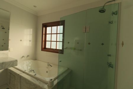 Casa de condomínio para alugar com 1200m², 6 quartos e 10 vagasBanheiro da Suíte 3