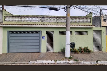 Casa à venda com 300m², 6 quartos e 4 vagasFachada