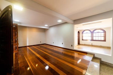 Sala de casa para alugar com 8 quartos, 360m² em Santo Antônio, Belo Horizonte